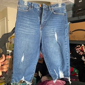 Capri distress jeans